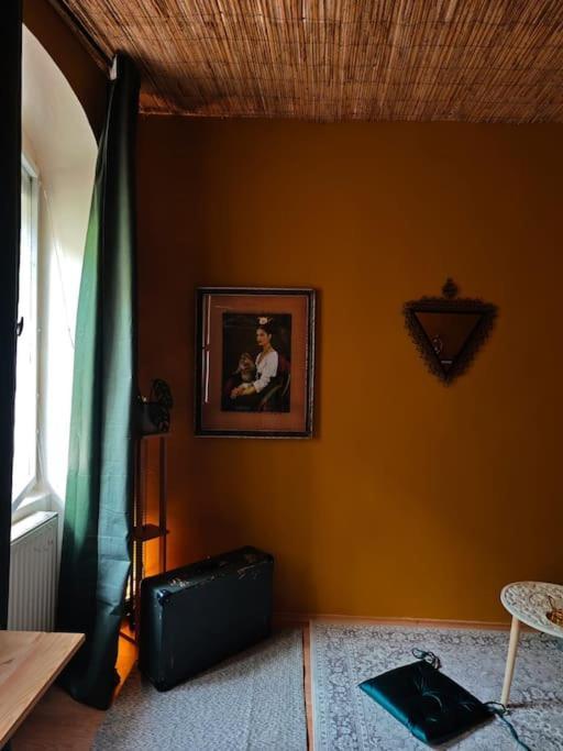 Sahara Studio With Shared Bathroom In City Centre Братислава Экстерьер фото
