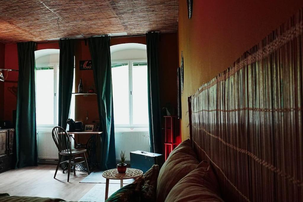 Sahara Studio With Shared Bathroom In City Centre Братислава Экстерьер фото