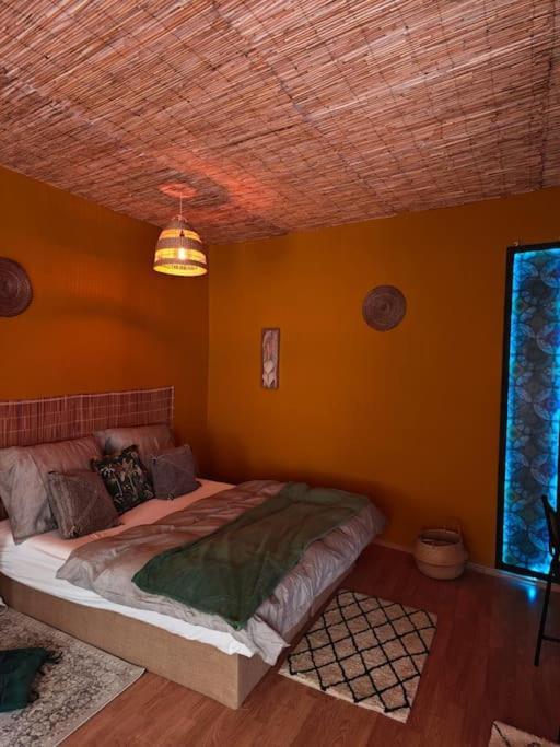 Sahara Studio With Shared Bathroom In City Centre Братислава Экстерьер фото